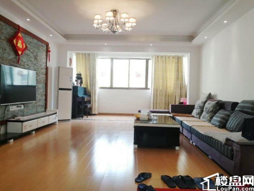 临沙湾公园,万科金域华府旁,小学在隔壁,单位房