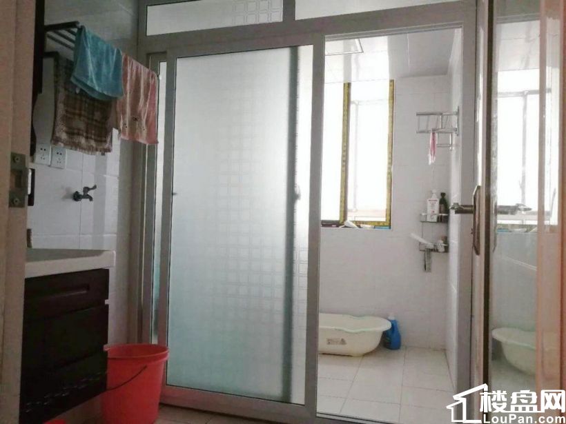 临沙湾公园,万科金域华府旁,小学在隔壁,单位房