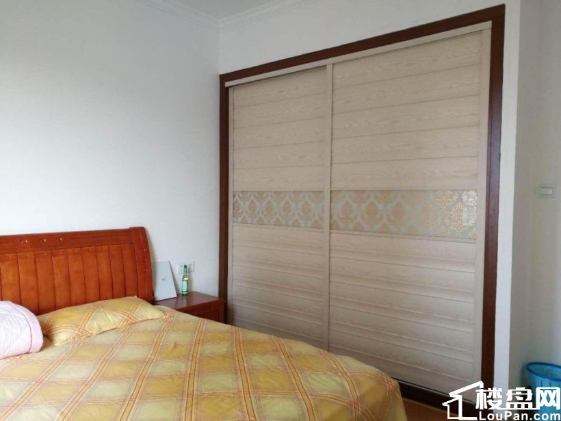 临沙湾公园,万科金域华府旁,小学在隔壁,单位房