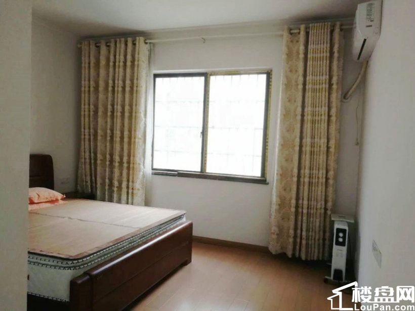 临沙湾公园,万科金域华府旁,小学在隔壁,单位房