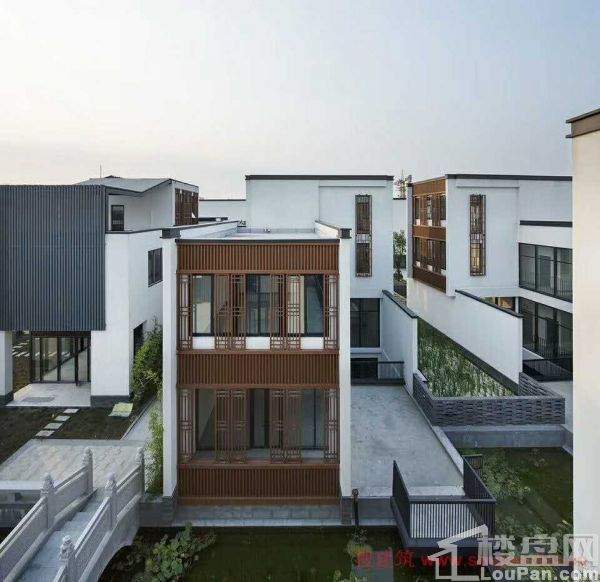 建筑年代 2015年 房屋类型 别墅 产权性质 位置: 青浦区 证大朱家角西
