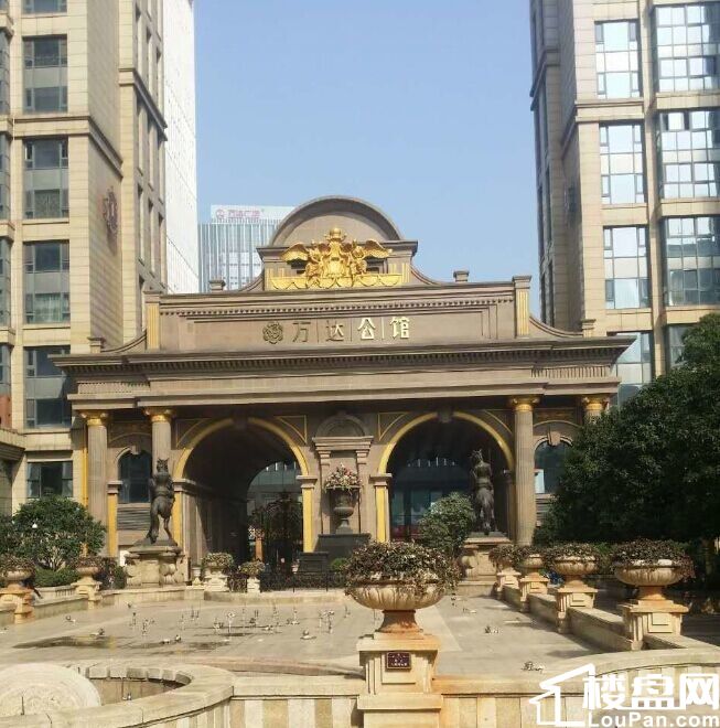 万达公馆 高层大三房 接受贷款 业主诚心出售 带租约!