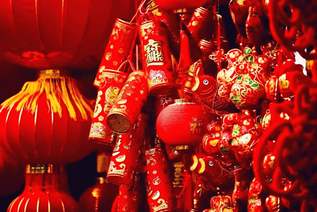 蓝色部分为盆花区域 年货精品区 对联,挂饰,年画,灯笼,中国结,剪