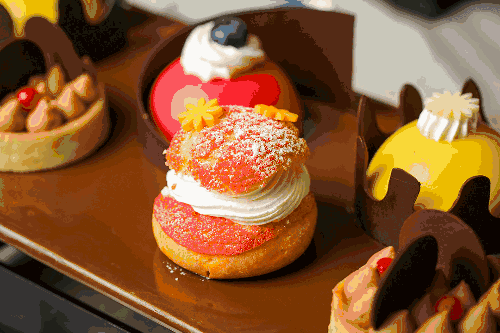 酥,红豆包,老婆饼···十几种甜点在德智·江声壹号可以一次性品尝到