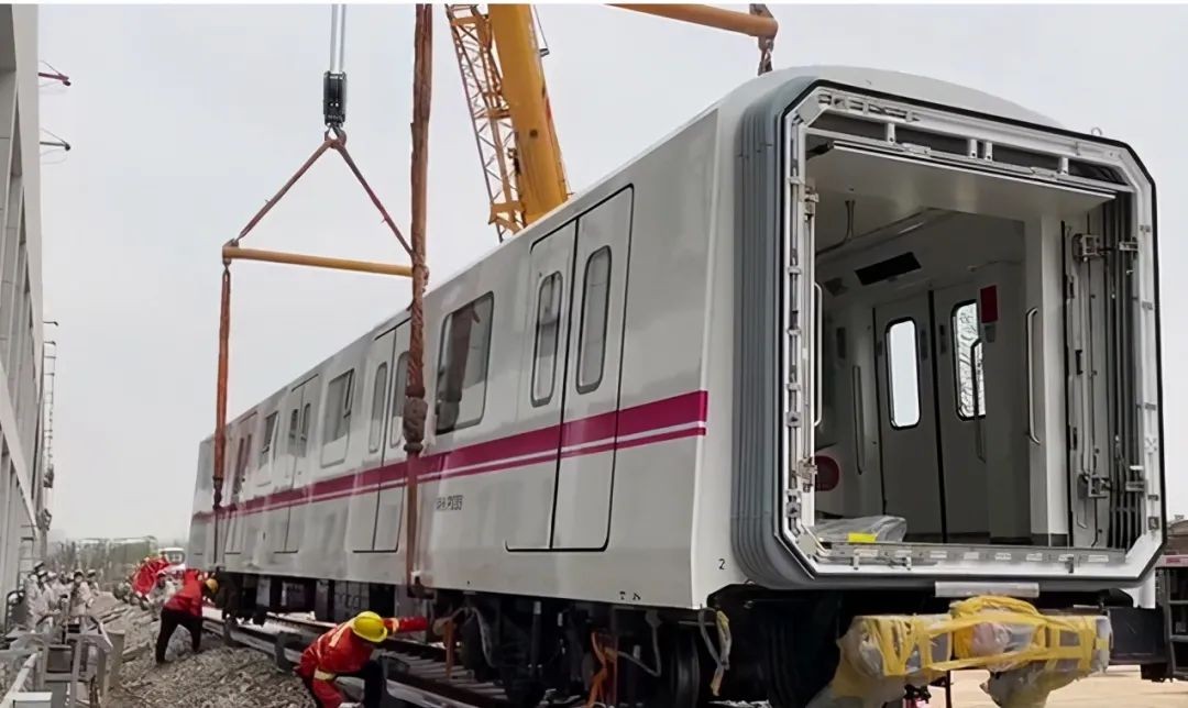 从门数上来看,武汉地铁16号线的列车也不短,短期内运力应该足够