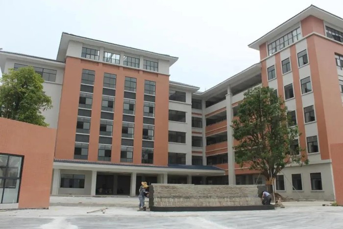 《中山市西区街道2021年公办小学招生通告》中,西区中心小学广丰校区