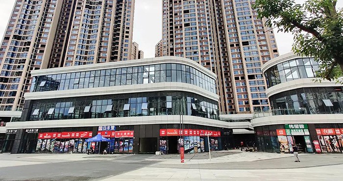 直达王府井;东接林海北路,畅达南充机场,北靠会展天街,南充高中
