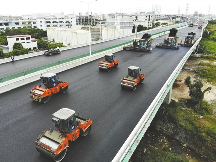 广中江高速四期工程路面工程完工