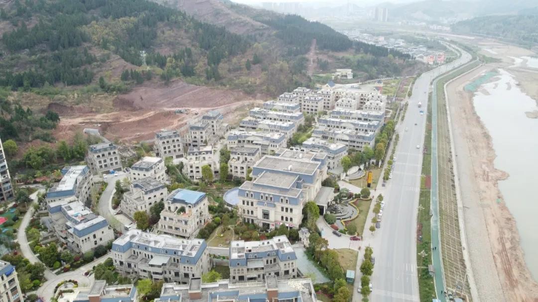 广元香颂湾到底何时复工,广元买到烂尾楼先做哪几步自救?