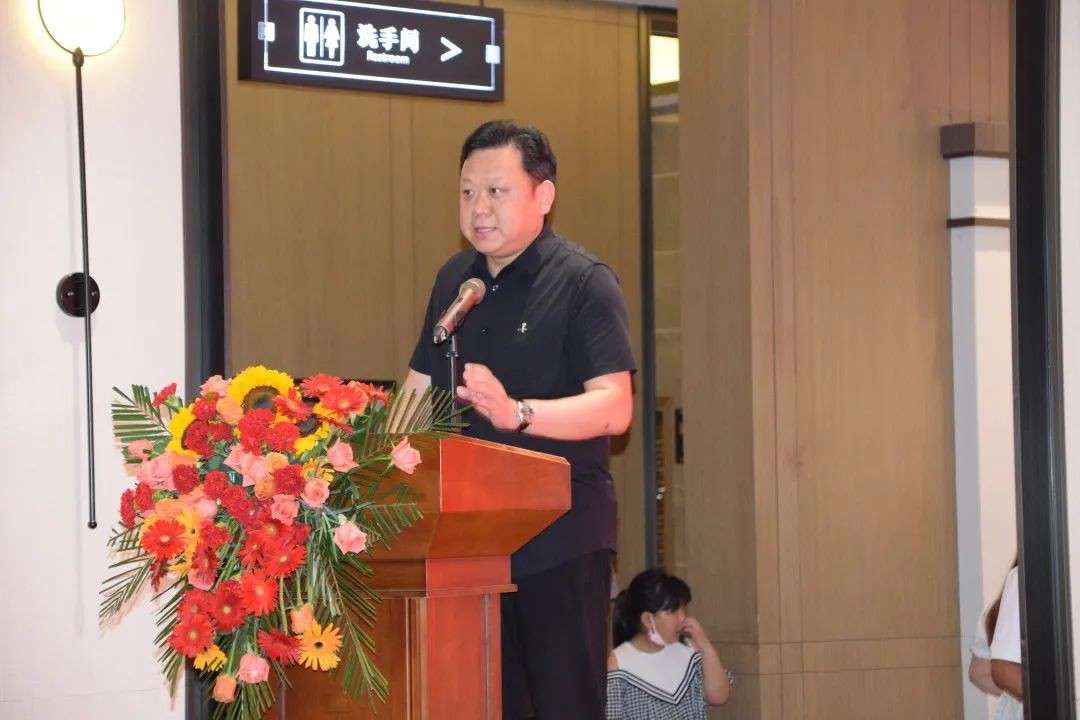 南阳分公司城市管理李正祎总经理,业主代表张瑾女士,明伦集团蔡浩先生