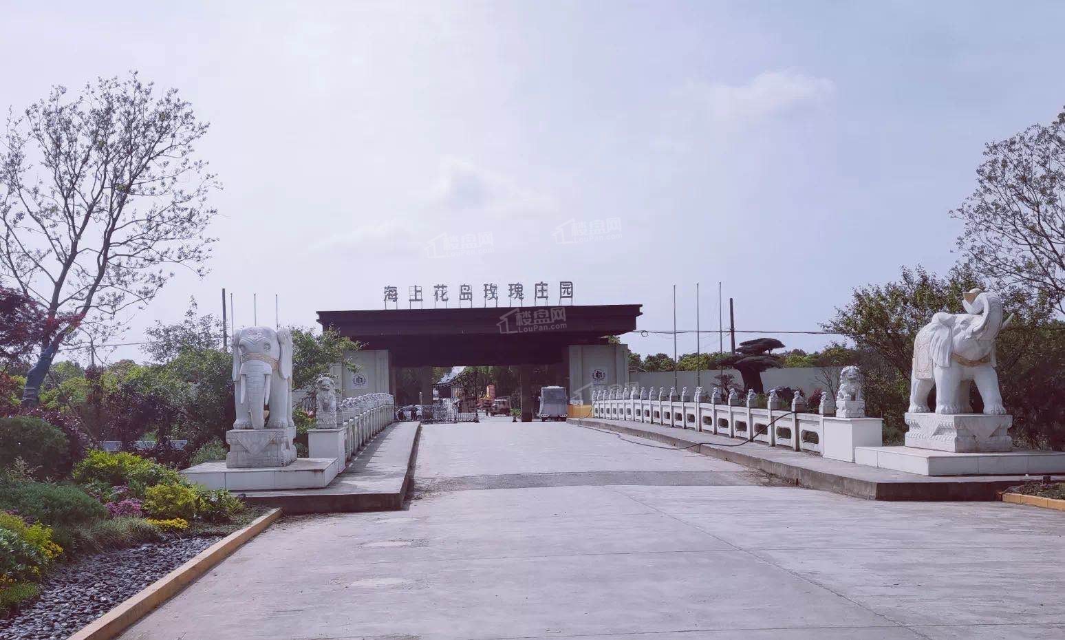 启东楼市 国内动态 "光宴夜花岛"灯光秀 灯光秀位于海上花岛玫瑰庄园