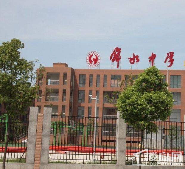 西北方向约800米余姚市舜北中学北区