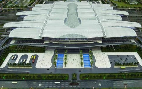广州新站:能够把火车站建的如此宏伟,也只有中国才具备这样的条件与