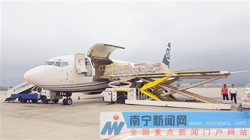 南宁楼市 其他楼讯 6月26日22时15分,一架波音b737-300f全货机从南宁