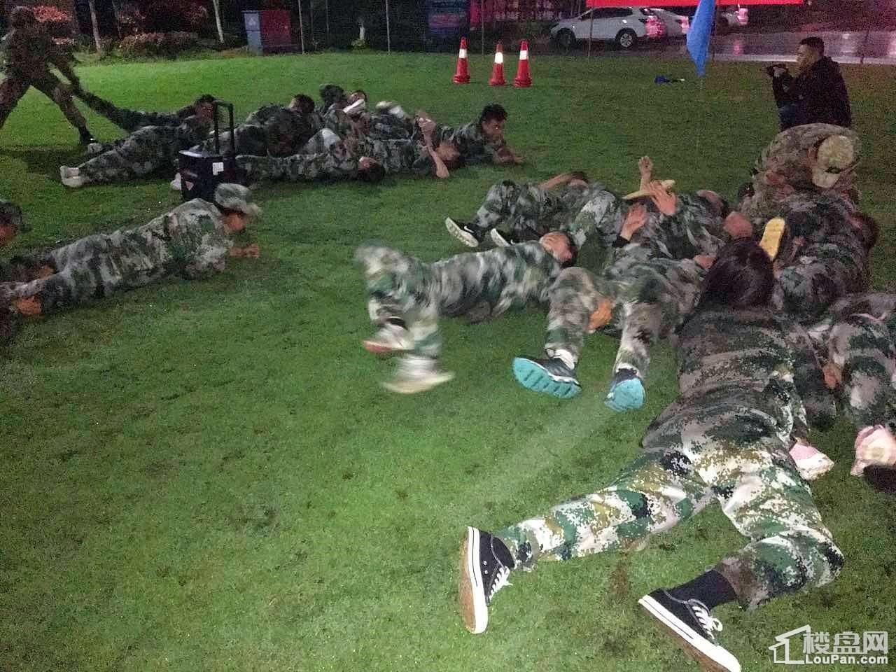 铿锵洒热血,嘉胜地产唱响主旋律  这次魔训中"死亡爬行"让人印象深刻