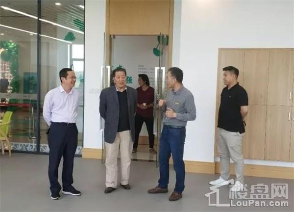 河南著名书画家赵振刚先生莅临昌建沁源和参观考察