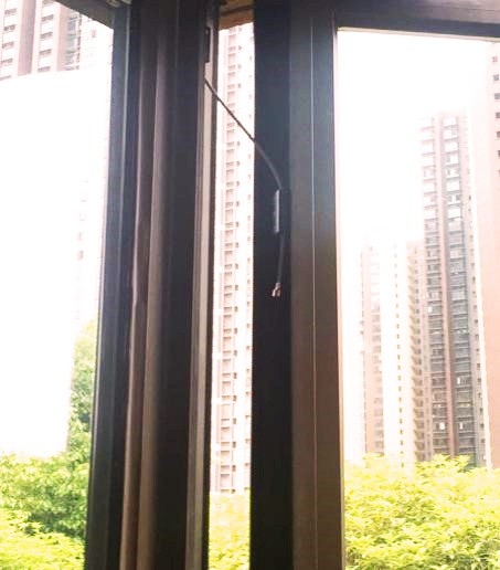 窗户防坠网的安装重要性：保护家庭安全的第一道防线 (防坠网做法)-初仟社区