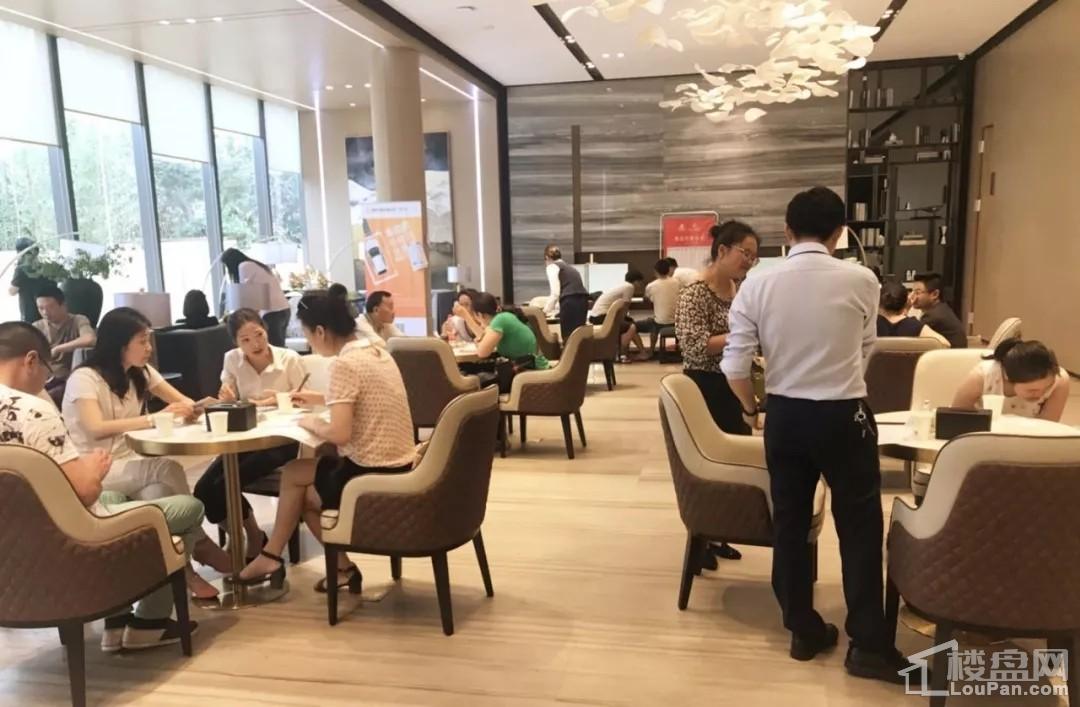 公元诚品售房现场图