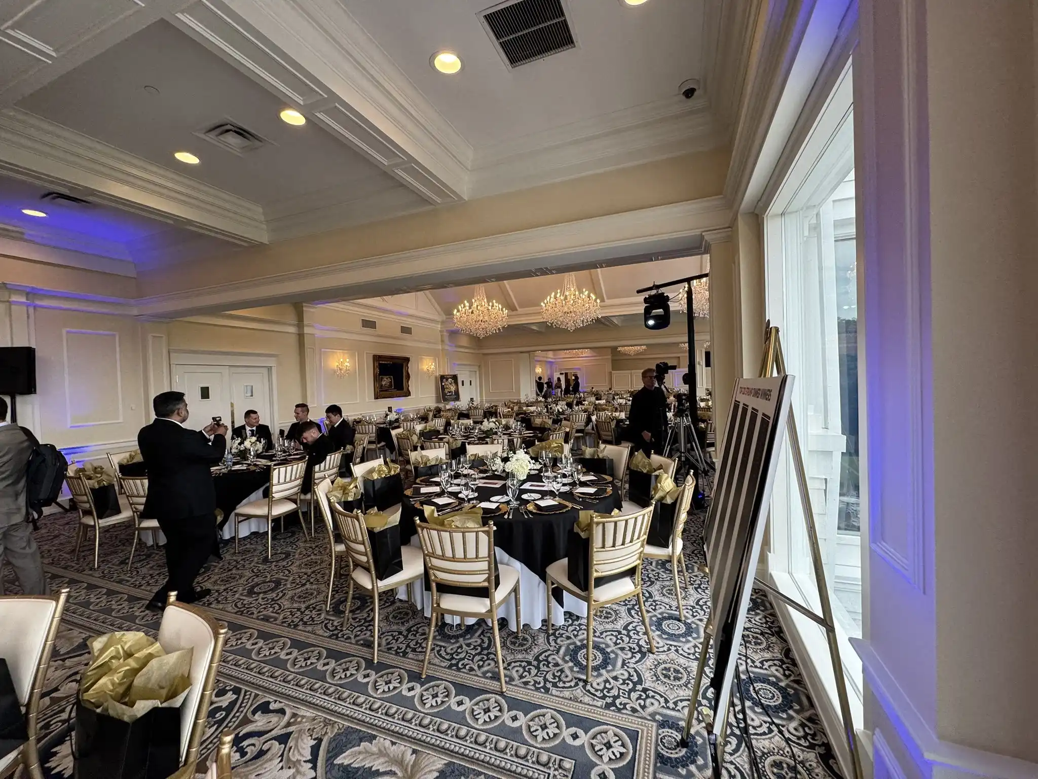 Trump personally attended the $TRUMP Meme Coin official dinner: another 