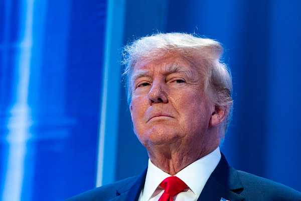 特朗普：美国大型科技公司须「自行承担」数据中心飙涨的运营成本，微软将是第一个