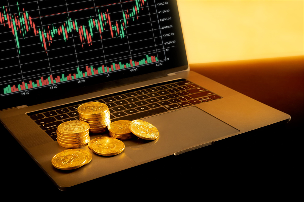 Gold approaches $5600, foam alarm sounds?