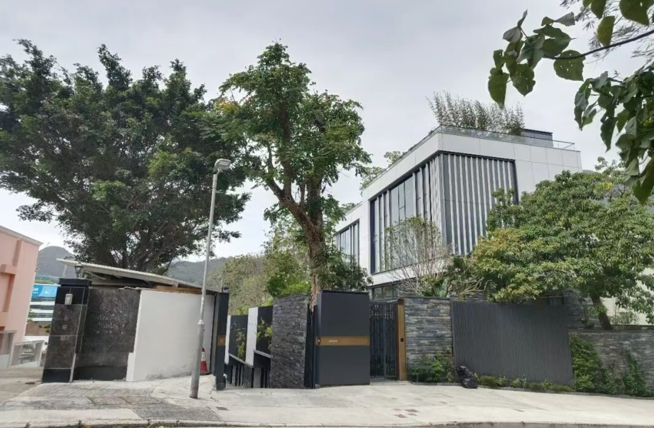 The transaction volume of Hong Kong's super luxury homes has skyrocketed to the second highest in the world, with an average of one property sold per day!