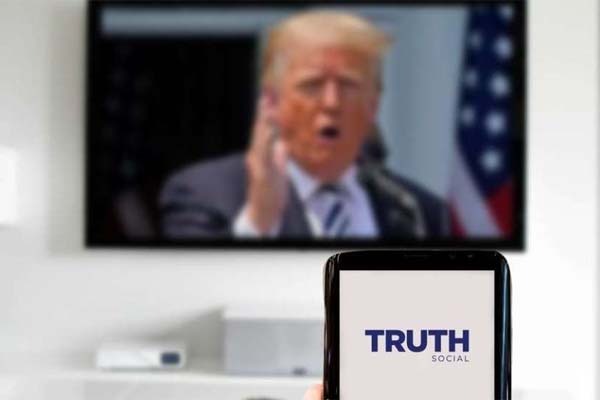 The first Bitcoin spot ETF initiated by a social platform: Trump's Truth Social enters crypto finance