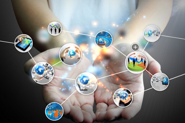 How should a company choose a domain name suffix? What are some good methods?
