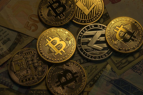 How do cryptocurrencies work?