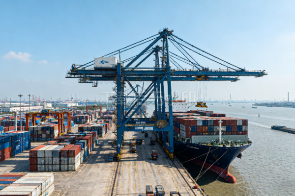 China's first blockchain-based maritime approval system has been put into trial operation in Shanghai, enabling 