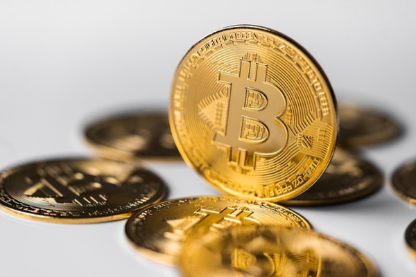 Bitcoin fell to its lowest level since early May, touching 98,000 yuan.