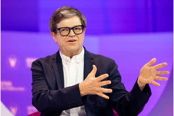 Meta's chief AI scientist, Yann LeCun, announced his departure to start his own company, focusing on machine intelligence.