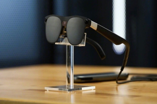 Google's collaboration with XREAL on Project Aura, a smart glasses initiative, will primarily rely on the Chinese supply chain.