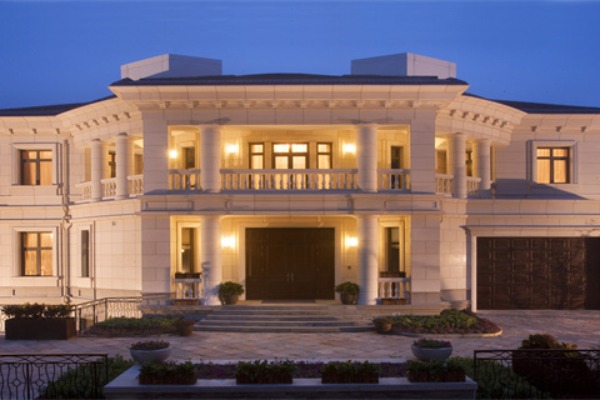 Over 1,000 sq ft property for sale at Hong Kong's Dragon Hill: Commanding views of the racecourse and river!