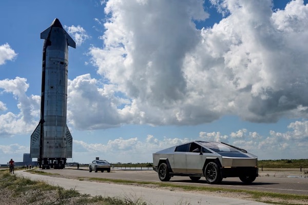 SpaceX据悉正考虑与特斯拉或xAI合并