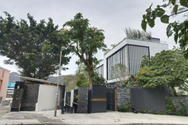 The transaction volume of Hong Kong's super luxury homes has skyrocketed to the second highest in the world, with an average of one property sold per day!