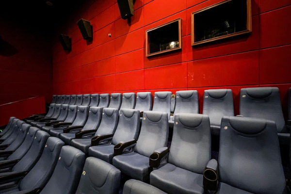 影视龙头股连板 AI成为影视业的新变量