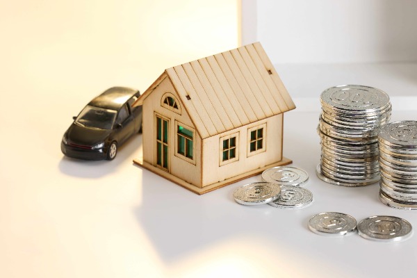 Guo Jiawen sold his luxurious mansion in Kowloon Tong on March 18th, marking the change of ownership of his nine-year love nest