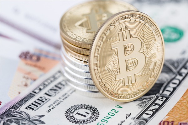 Cryptocurrency collective crash: Geopolitical conflict ignites high leverage 'death spiral'!