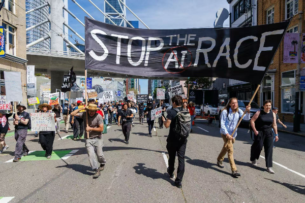 “暂停AI竞赛！”约200人围堵Anthropic总部