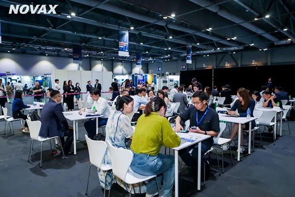 Hong Kong NovaX Venture Capital Carnival Held, DN.com Domain Name Helps Enterprises Take Off!