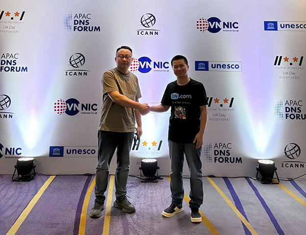 DN.com and .TOP Registry reach strategic cooperation, opening a new era of domain names