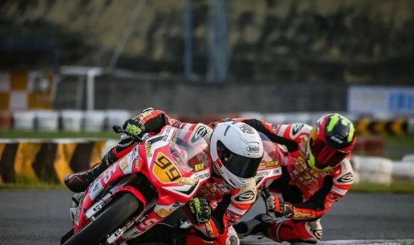 Zhang Xue's motorcycle takes first place again; Chinese motorcycles are making waves, though their digital presence still leaves something to be desired.