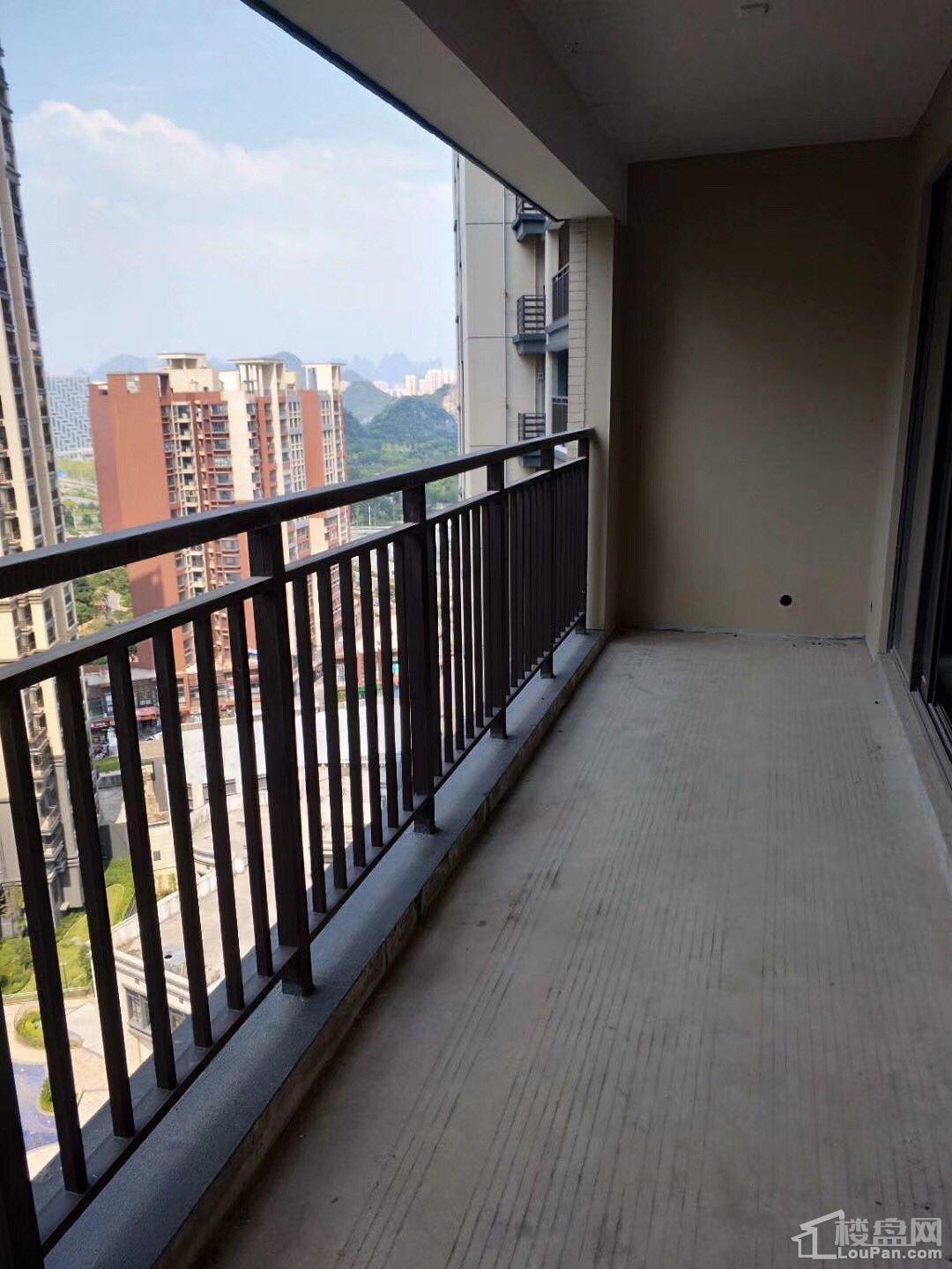 临桂区 彰泰城市一号 152平四房 电梯18楼 景观好 只售82万