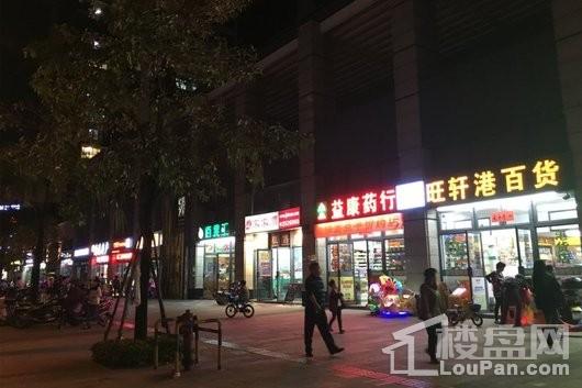 中海水岸城花园项目沿街商铺夜景图