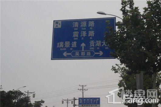 万科翡翠东方周边交通指示牌