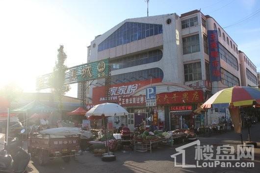 东泰仕林首府北边宁海大街上的市场