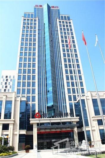 中海国际金街北约0.5千米烟台农商银行大楼