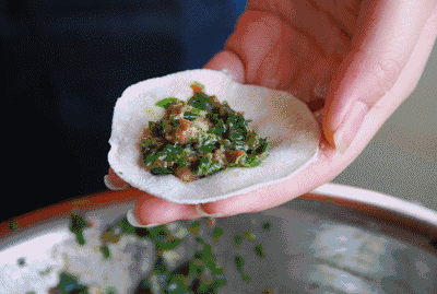 大汉君坐等"吃饺子大赛"冠军的诞生