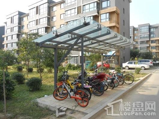 幸福阳光园区内自行车棚
